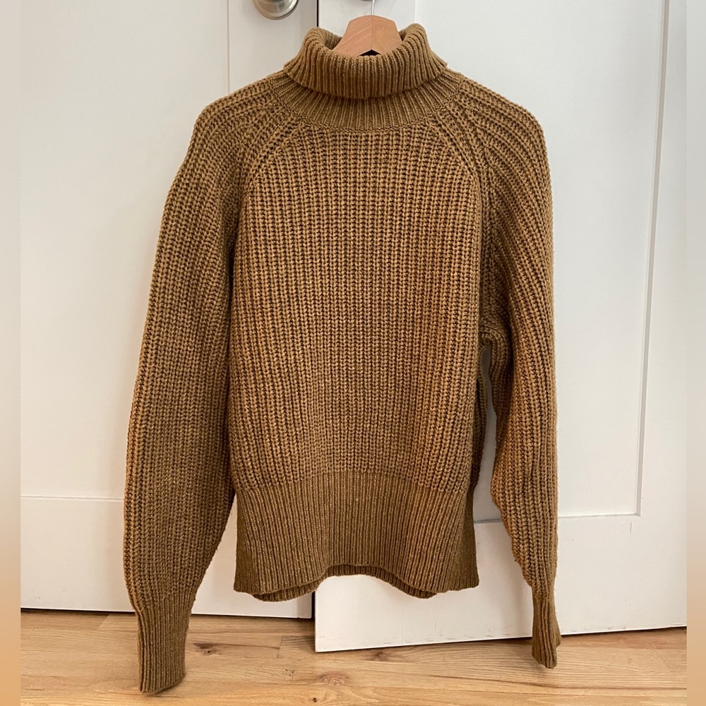 UNIQLO Turtleneck